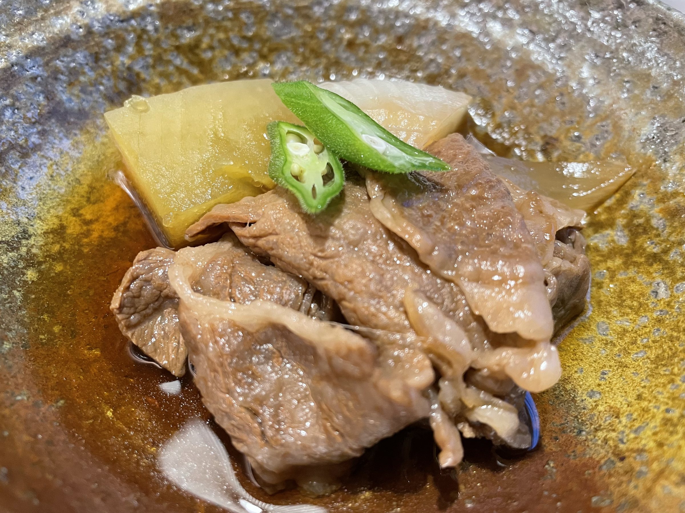 The simmered beef, with a slice of green pepper.