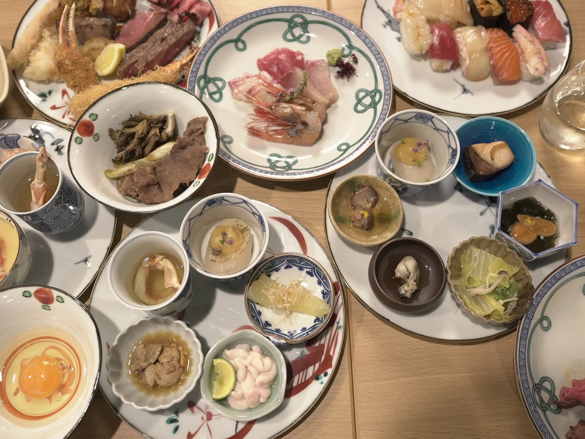 Sushi, roast beef, sashimi and small dishes from the buffet.