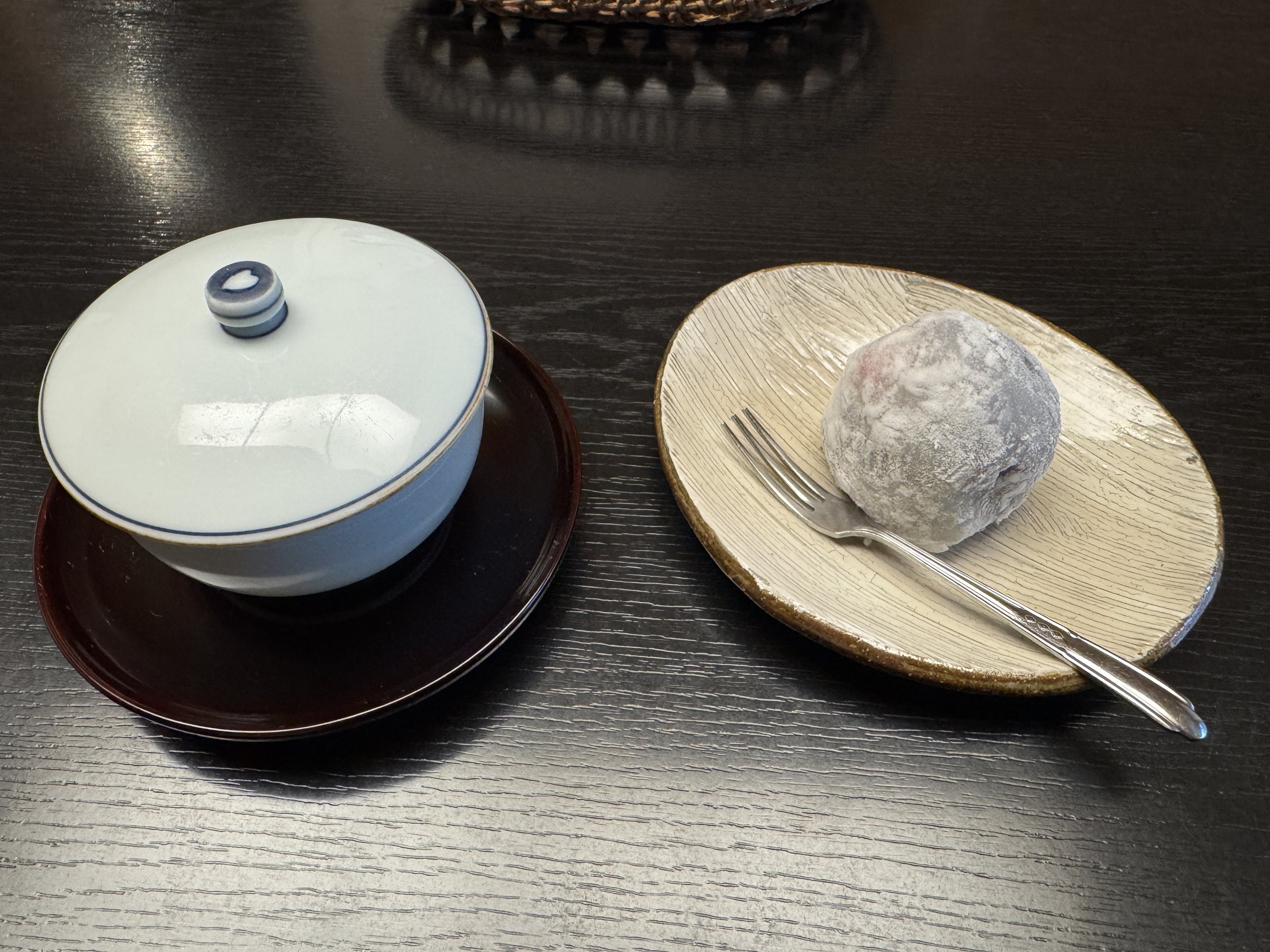 A Japanese sweet and tea on the low table.