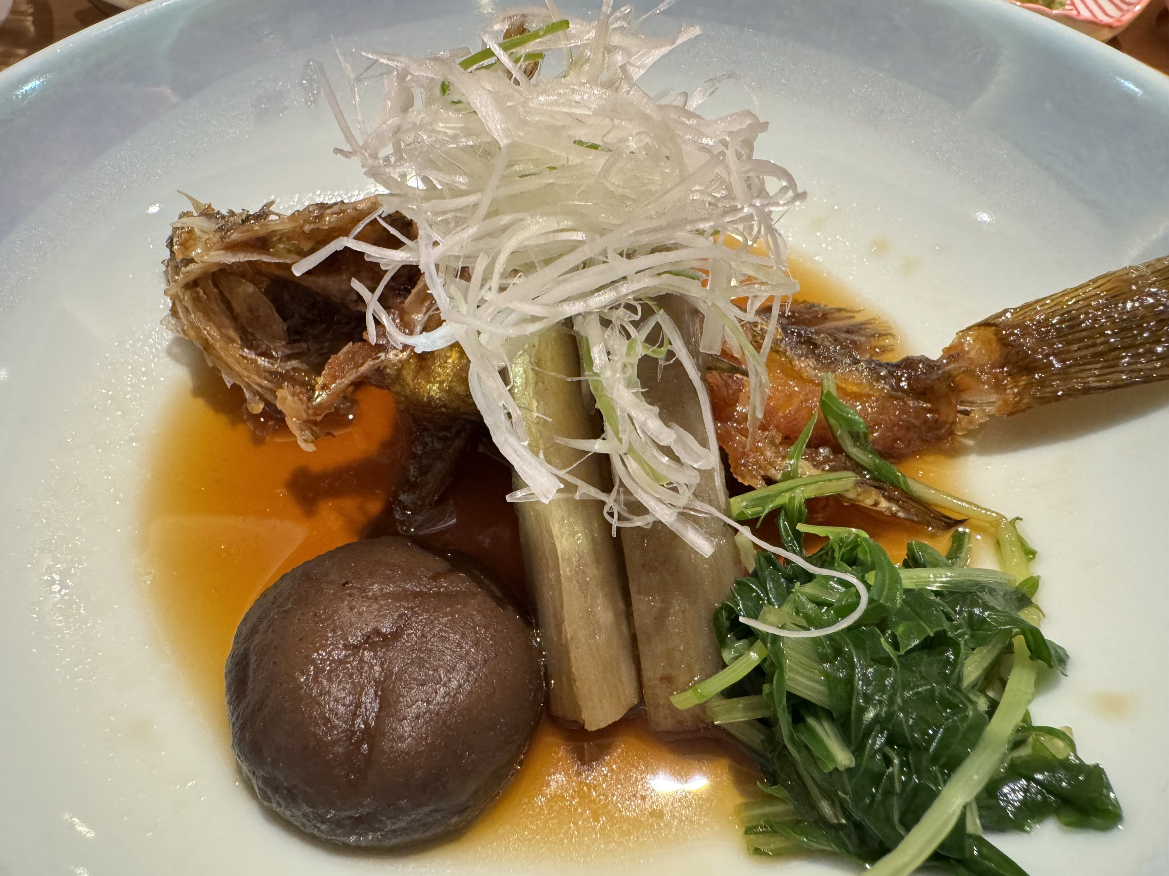 Simmered fish topped with shredded vegetables.