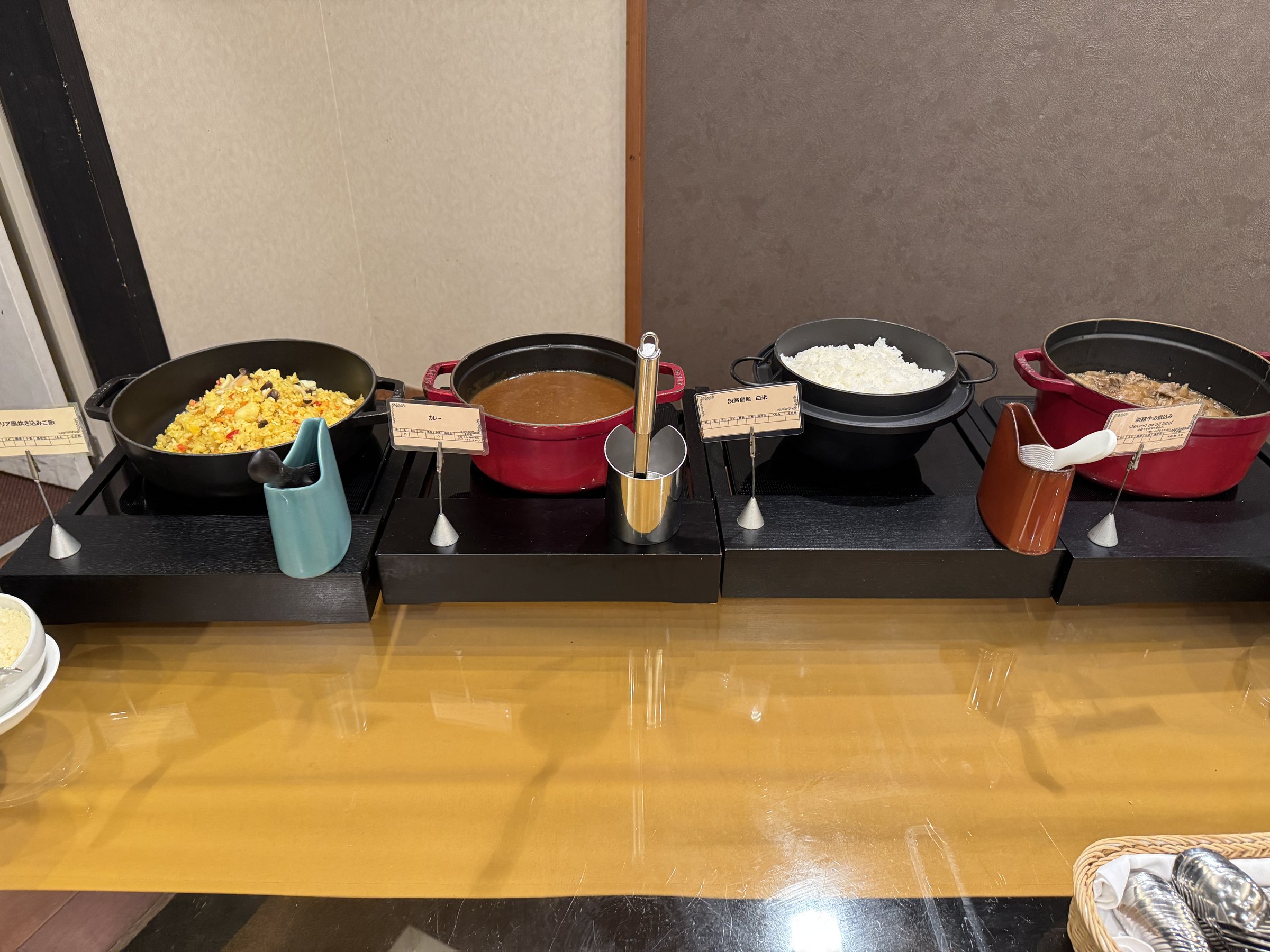 Curry, rice and other dishes in pots.