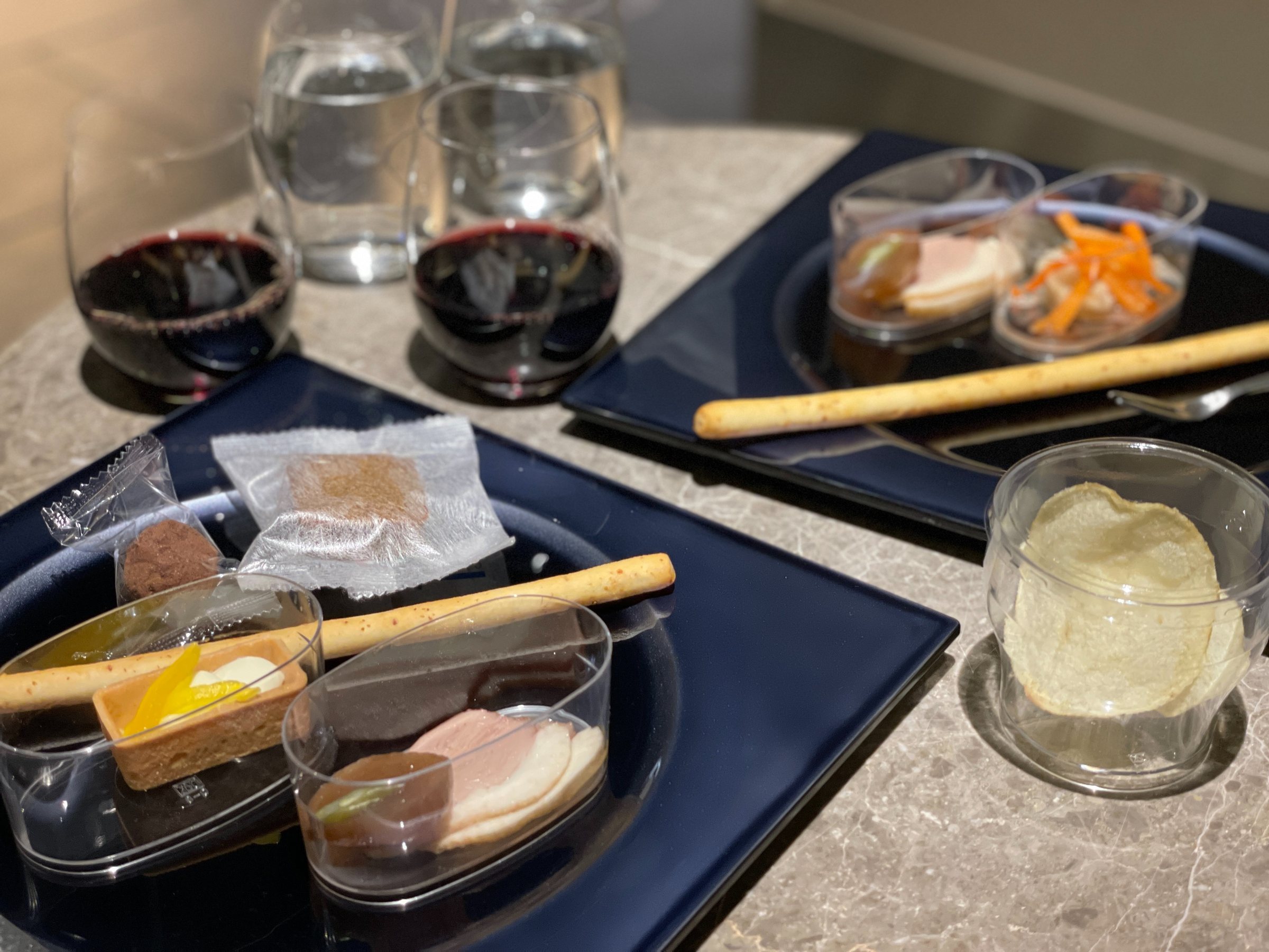 Our lounge plate: red wine, savories and sweets.