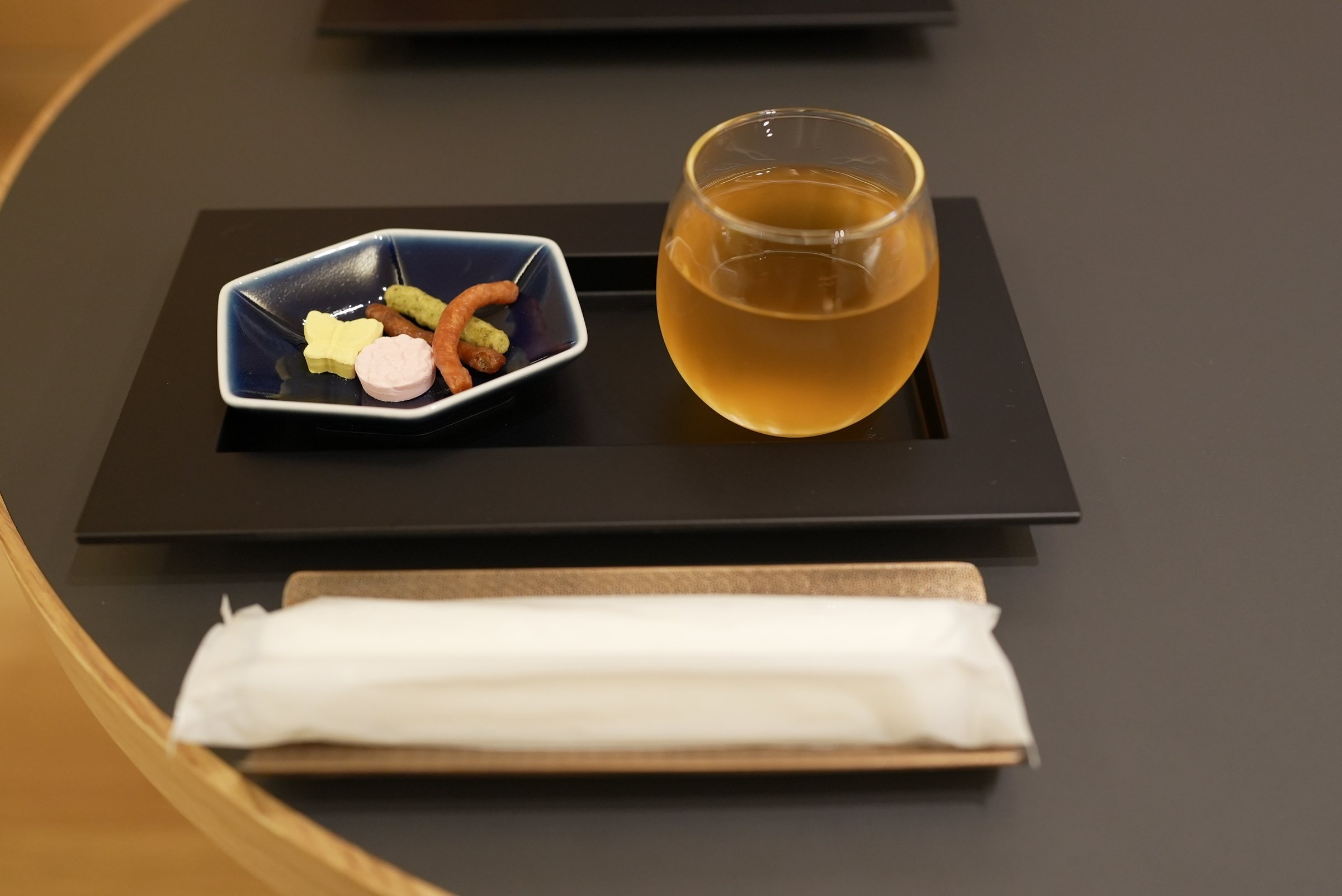 The welcome: chilled roasted tea and a small *wagashi*.