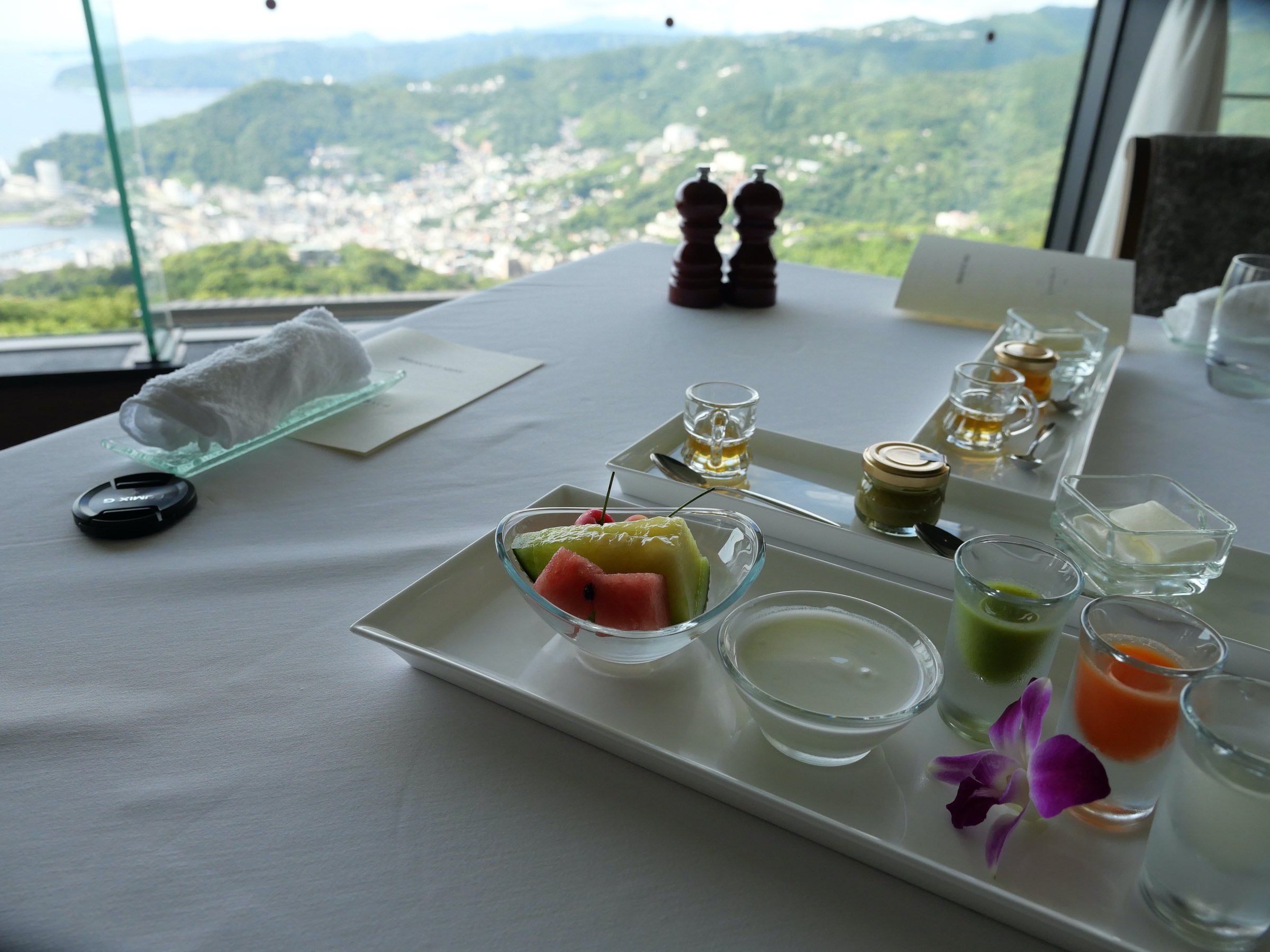 The opening tray: juices, yogurt and fruit, with orchids.