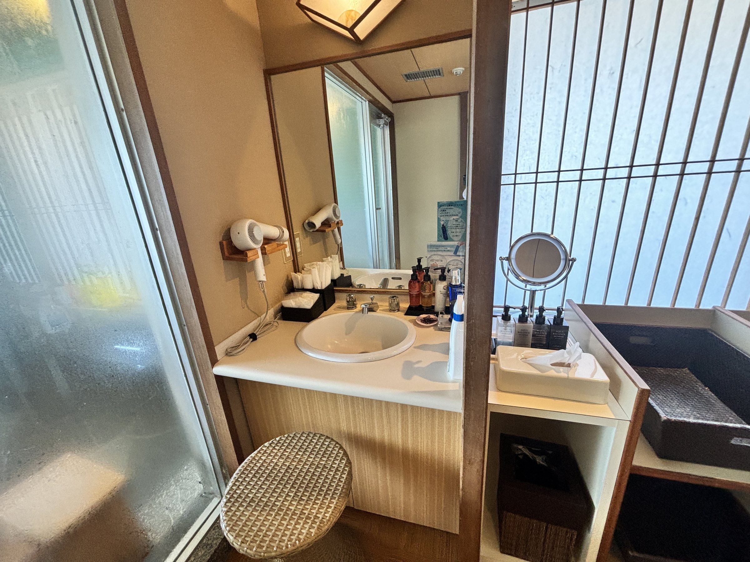 The washbasin in the changing room.
