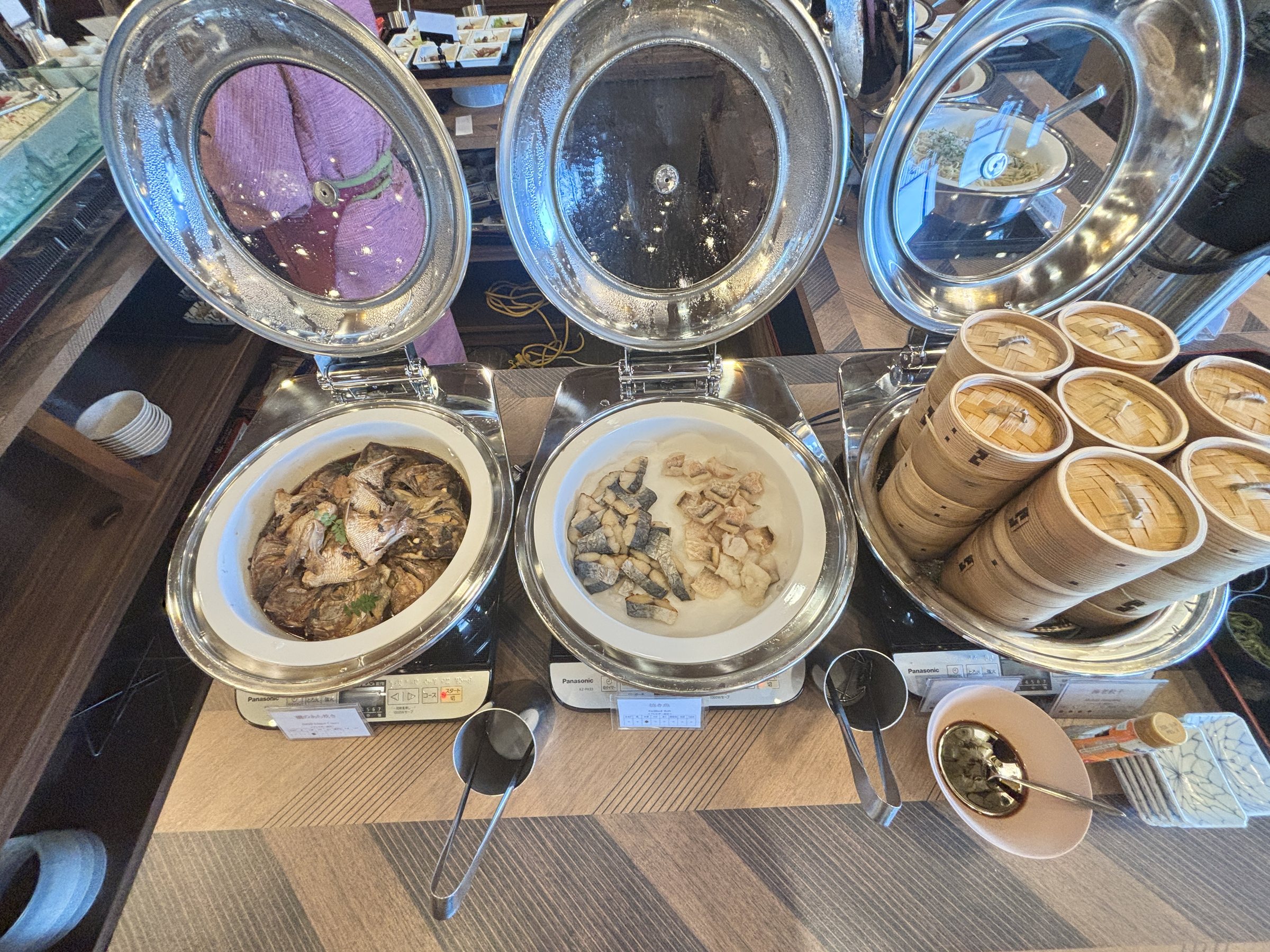 Hot dishes under domed covers, with bamboo steamers.