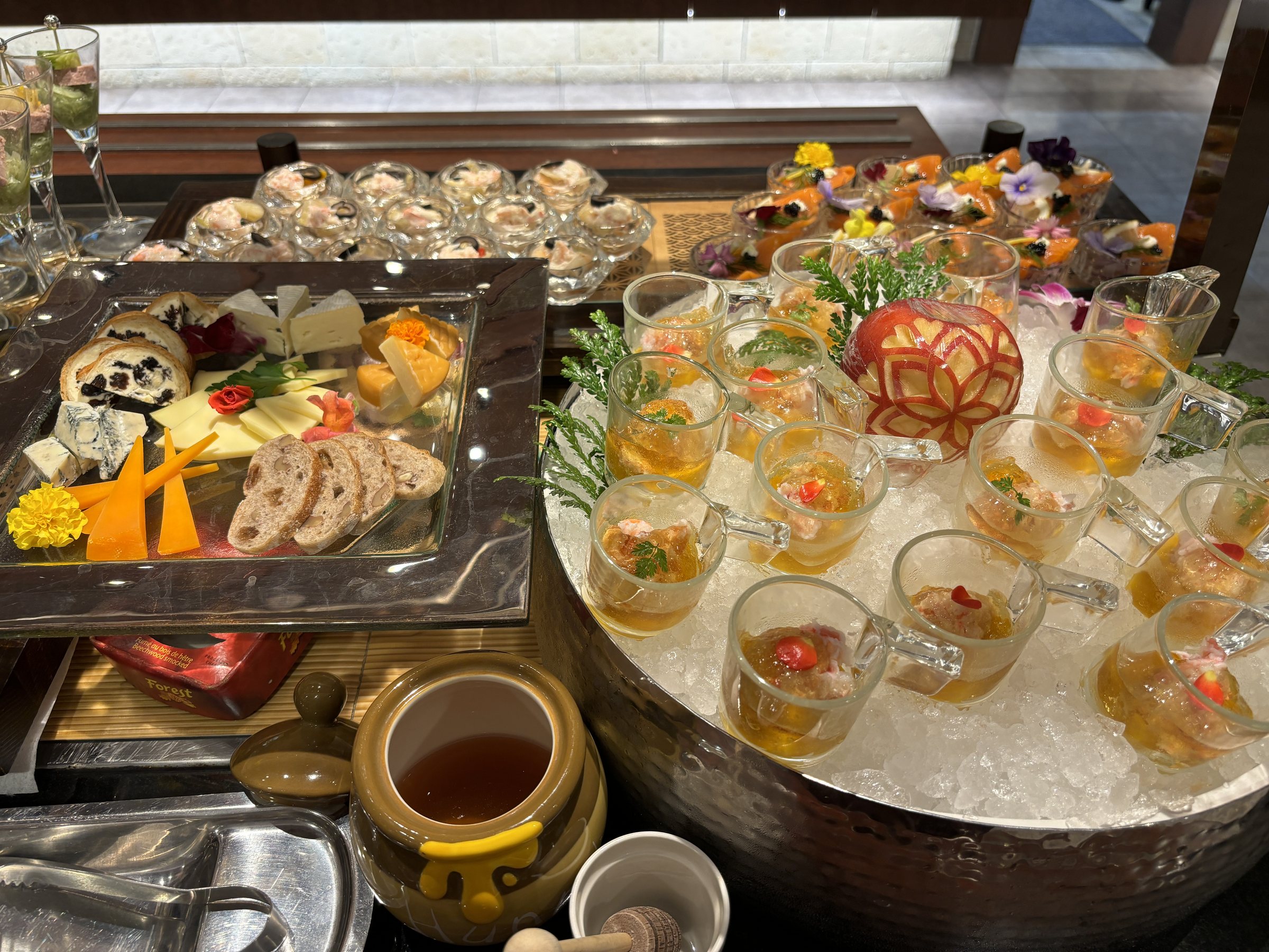 Cold starters on crushed ice, decorated with edible flowers.