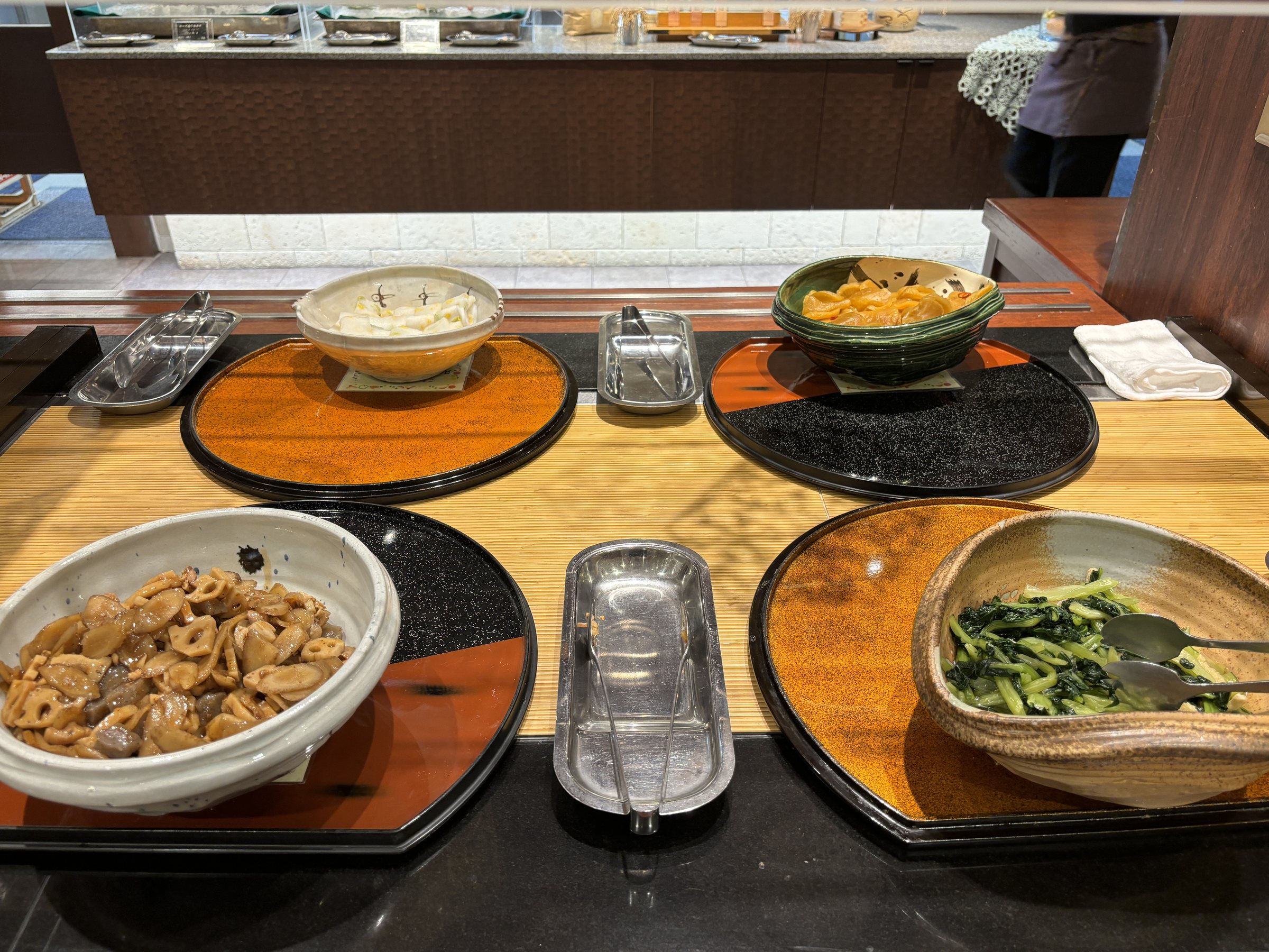 Home-style simmered dishes in large bowls.
