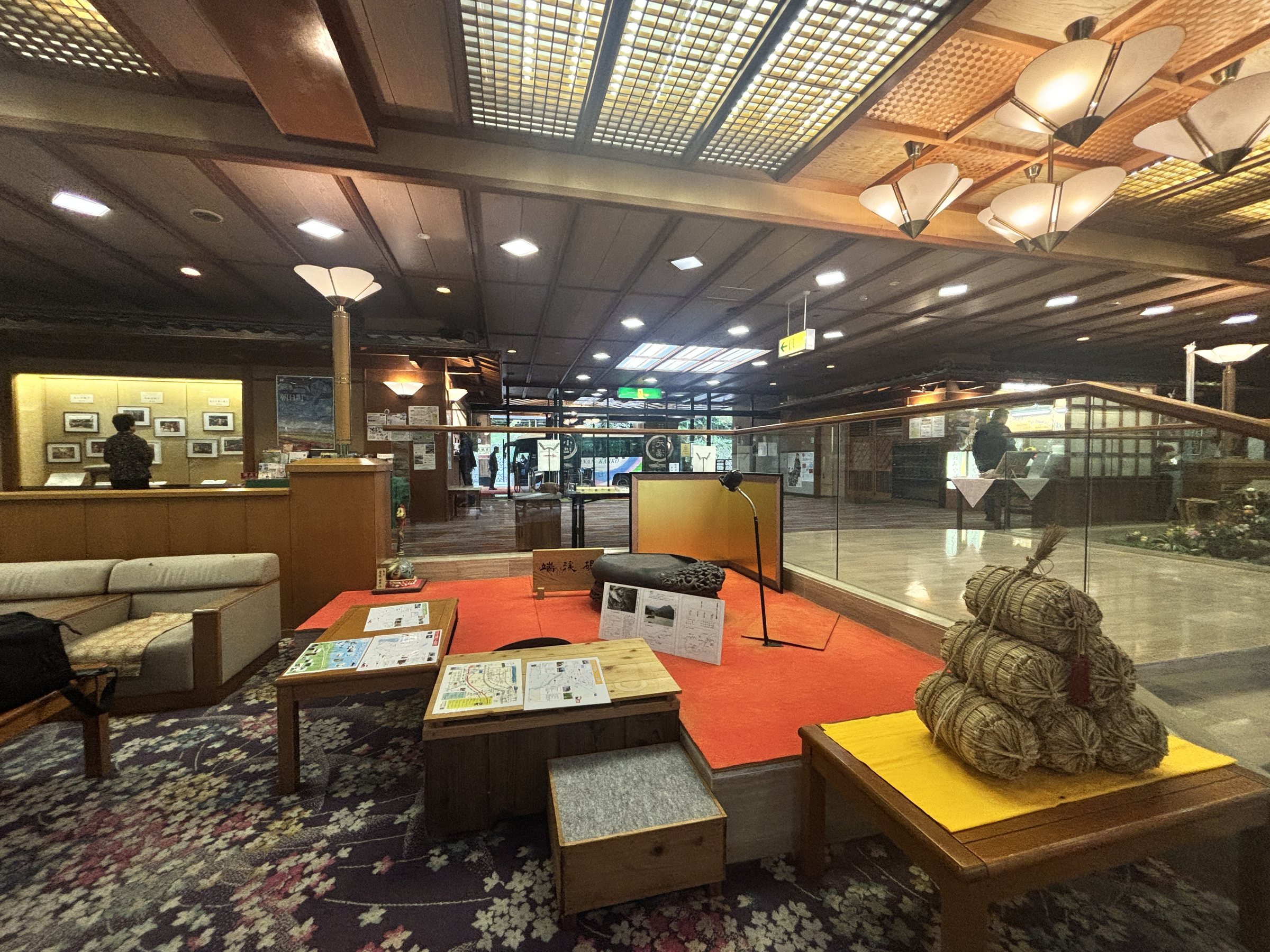 The lobby lounge, with low tables on a red carpet.