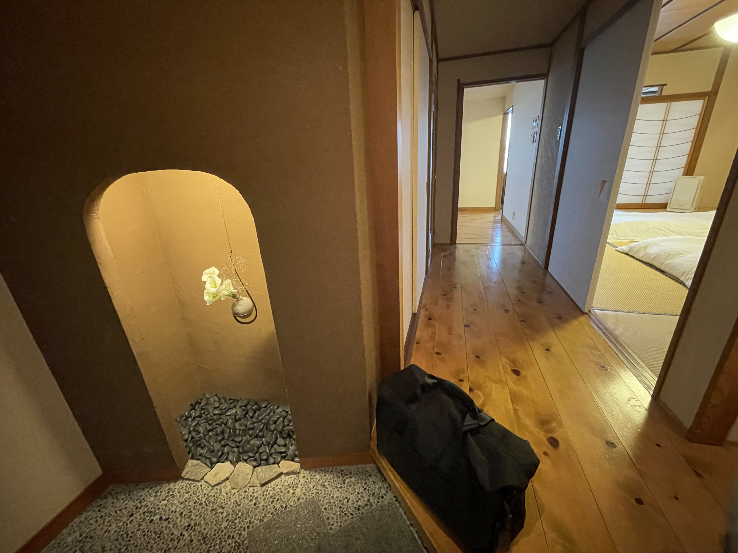 The room's entrance hall, with a pebbled niche, like the approach to a detached annexe.