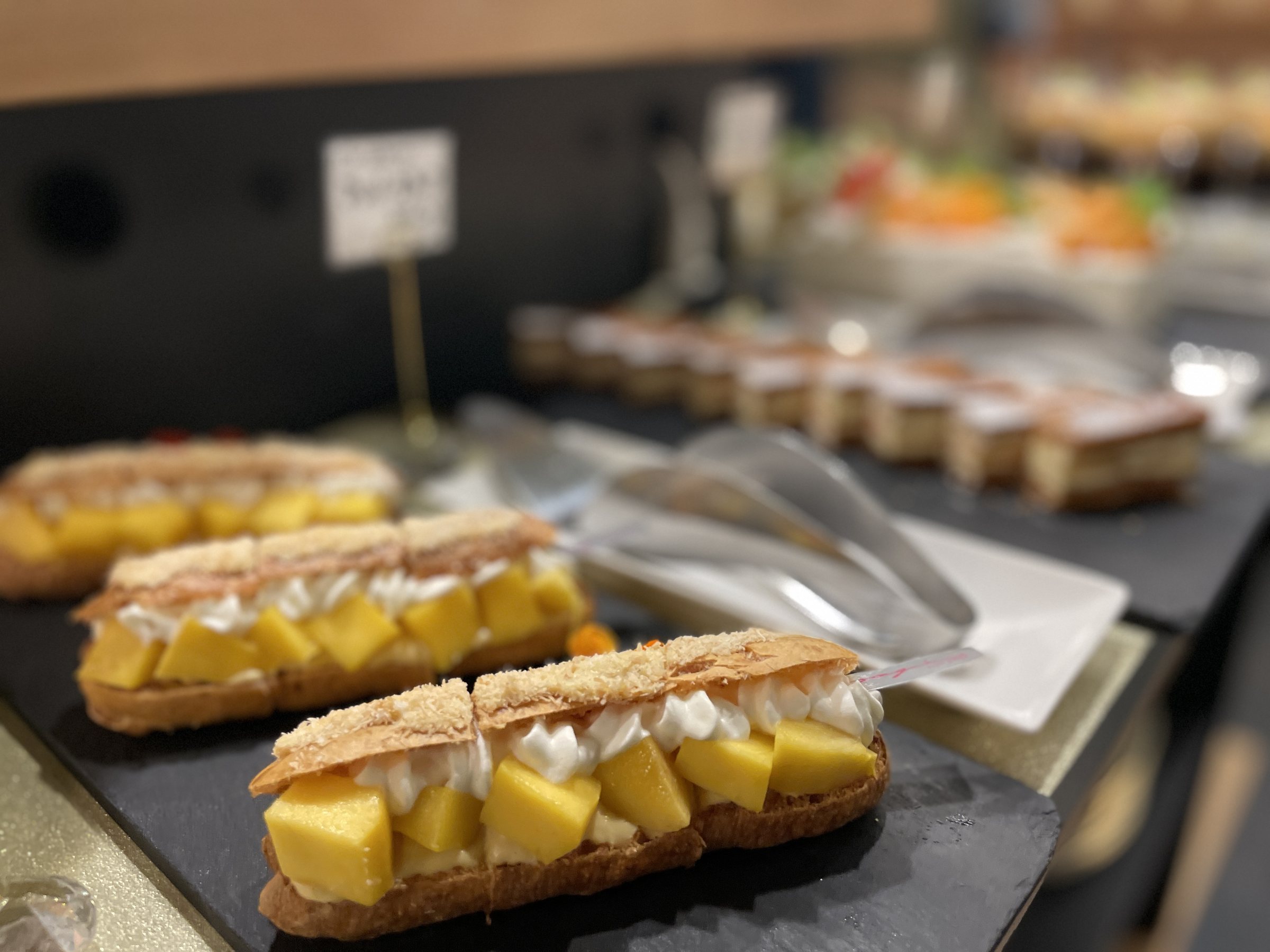 Choux pastries filled with cream and mango.