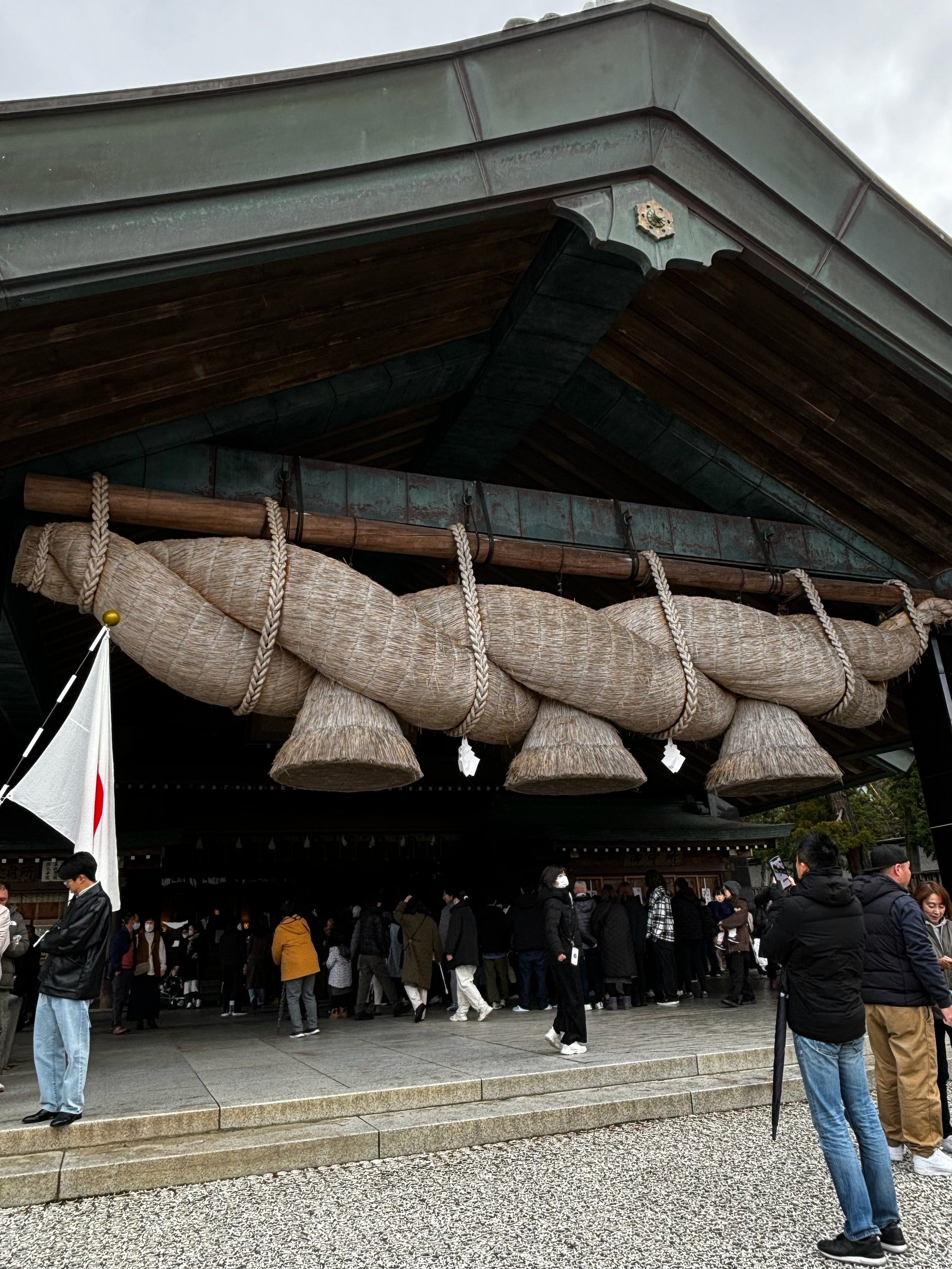 The great shimenawa rope above the crowds at Izumo Taisha.